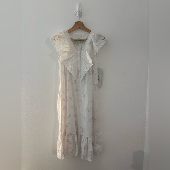 Vintage Dresses & Skirts - Vintage cottagecore style nightgown with lace and floral details